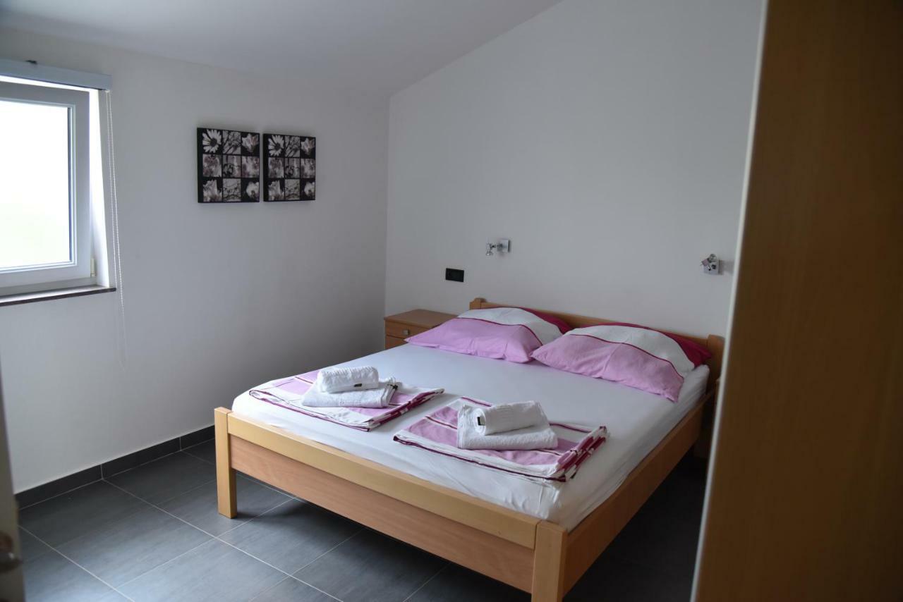 Villa Pina Appartment Chantos Tisno Extérieur photo