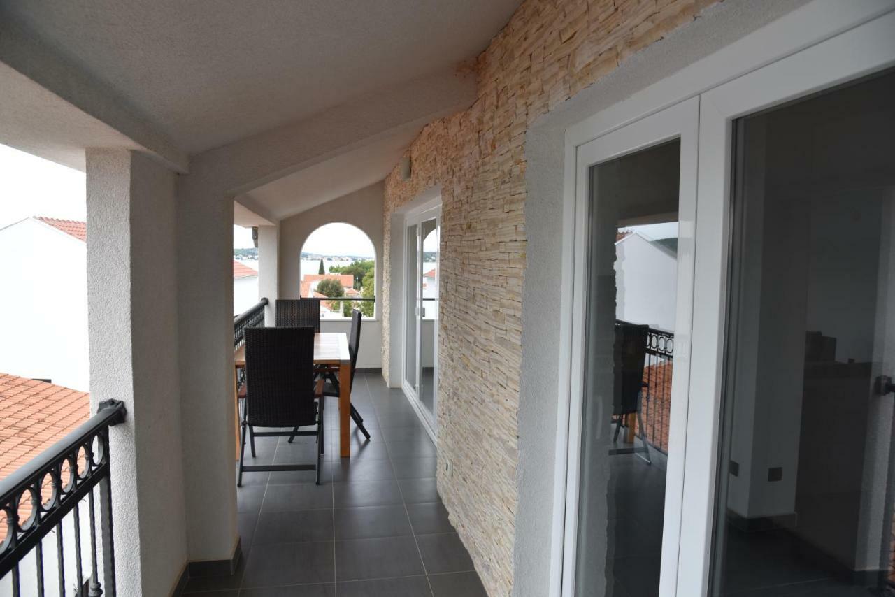 Villa Pina Appartment Chantos Tisno Extérieur photo
